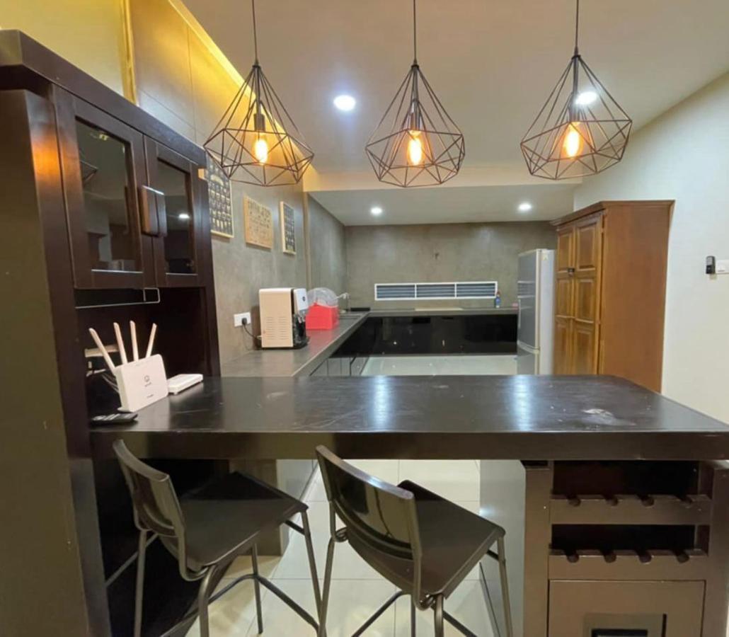 Villa R3Trohouse 3Br 8Pax Ps4,Pool Table,Netflix à Kuantan Extérieur photo